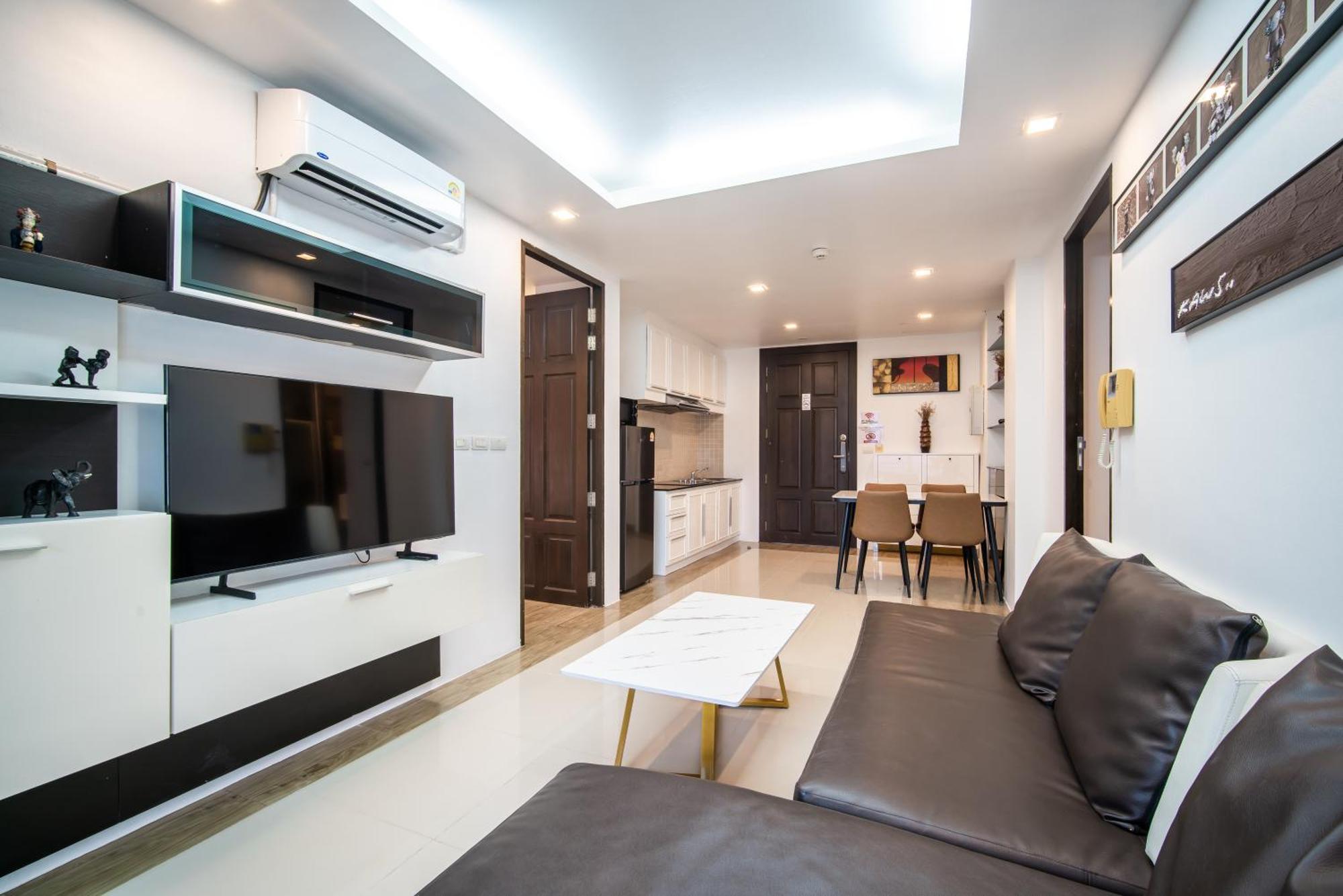 Apartment 芭东 两卧两卫公寓 近夜市 便利店 有电梯泳池健身房 Patong